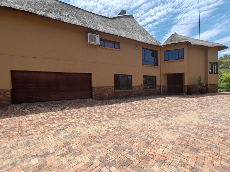 5 Bedroom Property for Sale in Boschenvaal River Front Lodges Free State